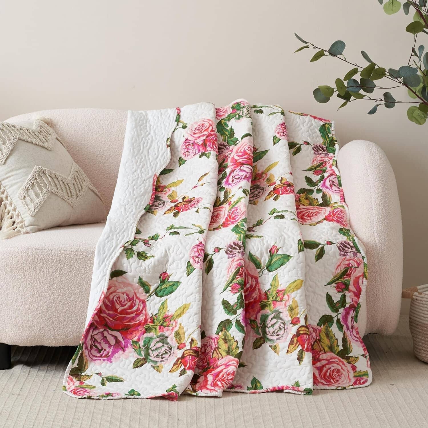 DaDa Bedding Romantic Roses Floral Throw Blanket - Lovely Spring Pink & White Scalloped Colorful Lightweight Breathable - Bright Vibrant Quilted Throw Blanket - 50 x 60 - Rustic Avenue