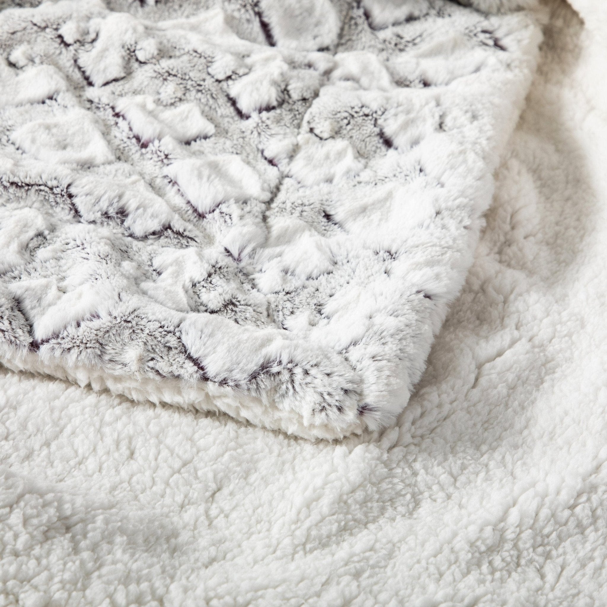 DaDa Bedding Luxury Dreamy Milky White & Purple Sherpa Backside Faux Fur Throw Blanket (M3395) - Rustic Avenue
