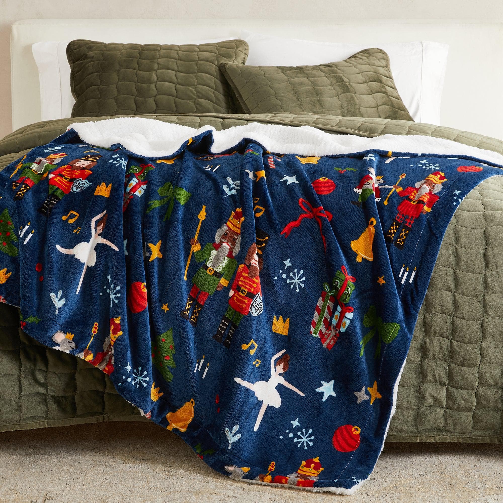 Holiday Sherpa Throw - Esmay Collection - Rustic Avenue