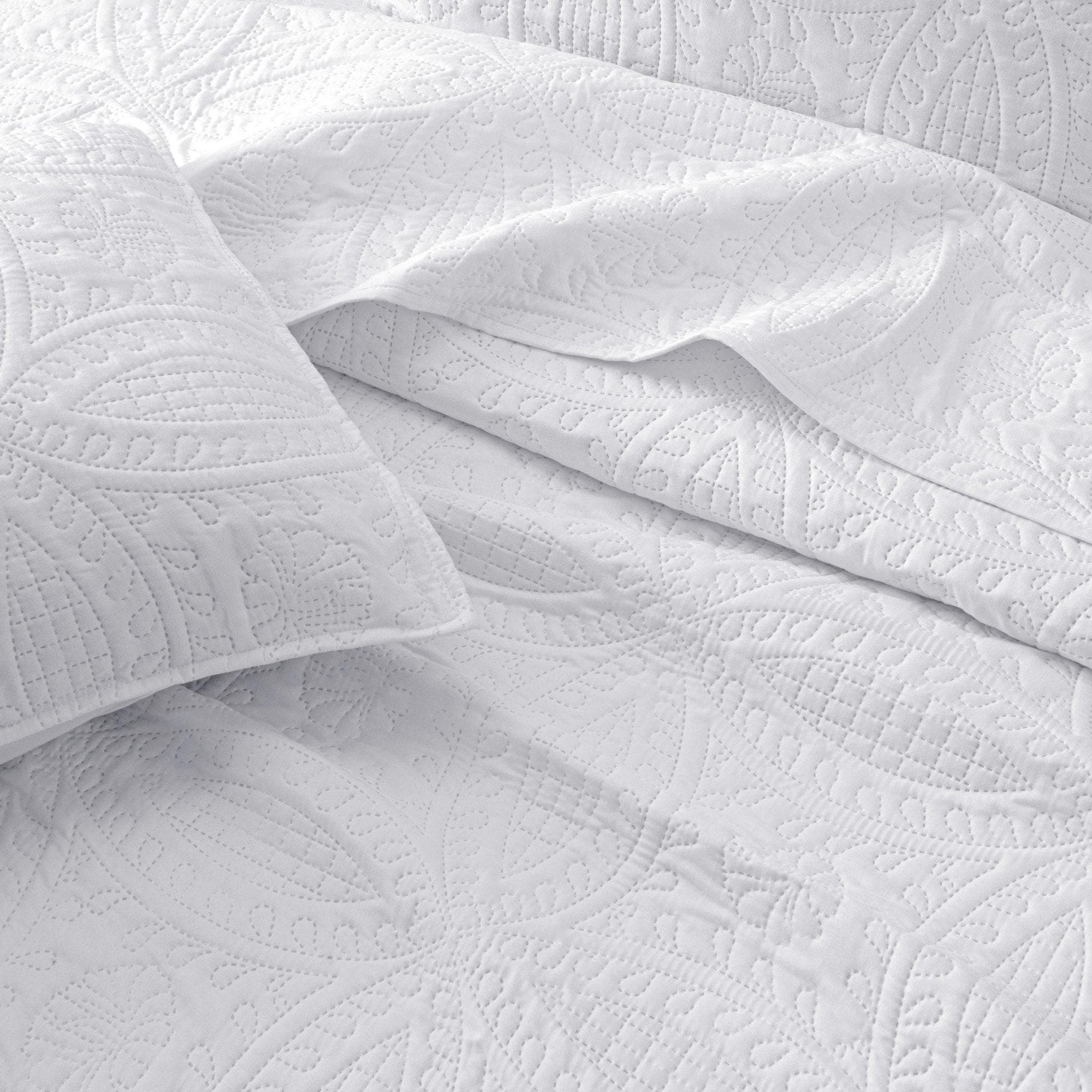 3 - Piece Oversized Medallion Quilt Set - Clara Collection - Rustic Avenue